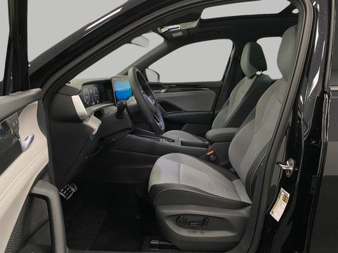 New 2025 Volkswagen Tiguan SE R-Line image 27