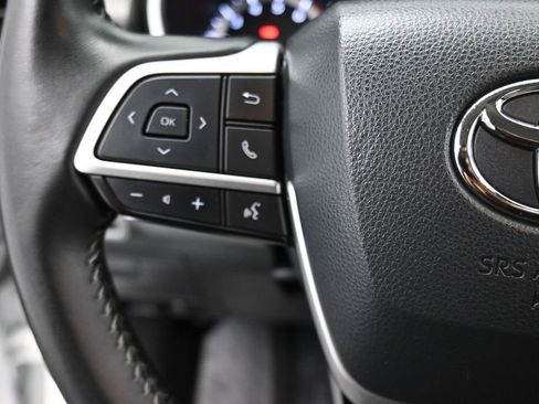 Used 2023 Toyota Highlander XLE AWD/4WD image 9