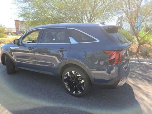 Certified 2024 Kia Sorento EX w/ Panoramic Sunroof Package FWD image 5
