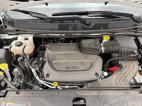 Used 2025 Chrysler Pacifica Select image 22