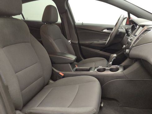 Used 2019 Chevrolet Cruze LT w/ Convenience Package FWD image 21