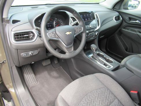 Used 2023 Chevrolet Equinox LT FWD image 18