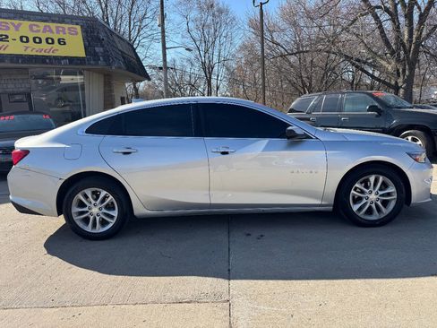 Used 2017 Chevrolet Malibu LT image 8