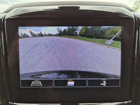 Used 2021 Chevrolet Traverse LT FWD image 27