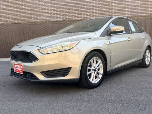 Used 2016 Ford Focus SE FWD image 2