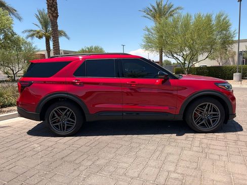 Used 2025 Ford Explorer ST w/ Sun And Sound Package AWD/4WD image 2