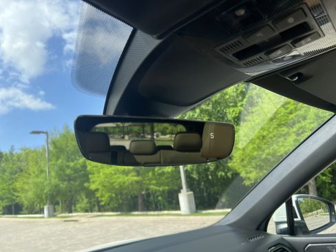 Used 2023 Volkswagen Tiguan SE w/ Panoramic Sunroof Package image 24