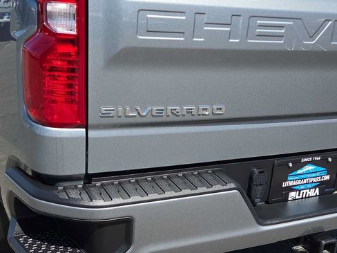 Used 2023 Chevrolet Silverado 1500 Custom AWD/4WD image 15