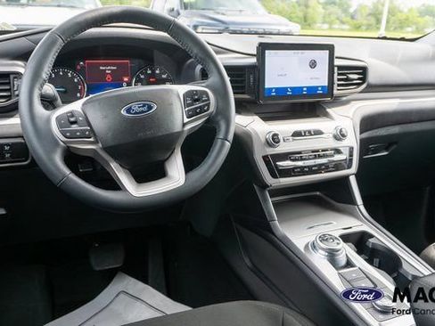Used 2023 Ford Explorer XLT AWD/4WD image 12