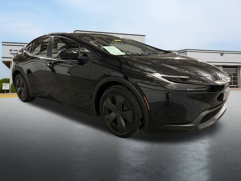 Used 2025 Toyota Prius LE image 7