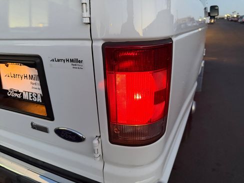 Used 2010 Ford E-350 and Econoline 350 XLT RWD image 28