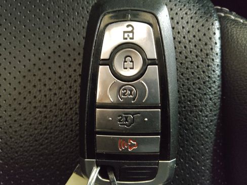 Used 2022 Ford Escape SEL FWD image 32