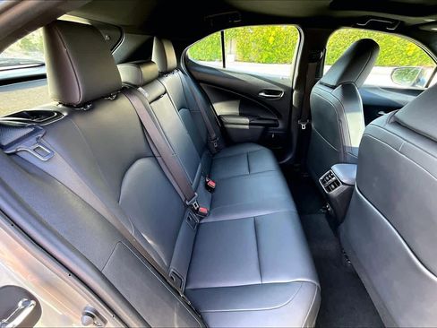 Used 2020 Lexus UX 200 w/ Premium Package image 19