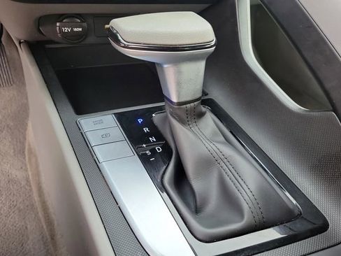 Used 2024 Hyundai Elantra SEL FWD image 25