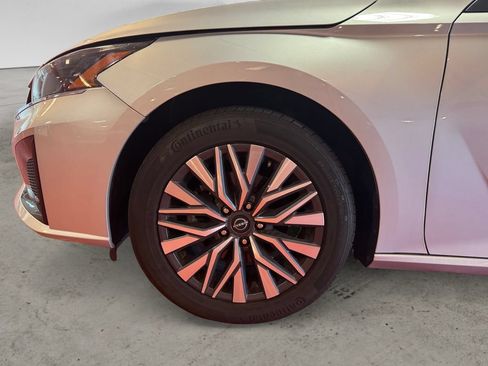 Used 2024 Nissan Altima 2.5 SV AWD/4WD image 14