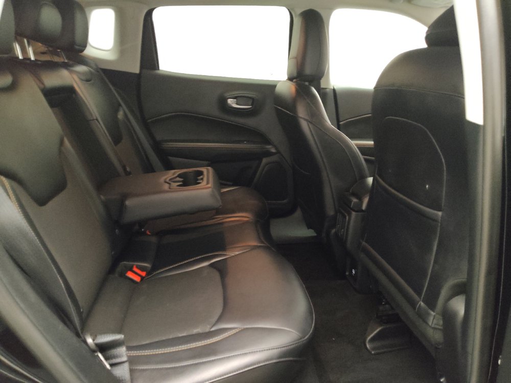Used 2017 Jeep Compass Latitude w/ Cold Weather Group AWD/4WD image 19