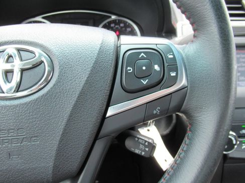 Used 2017 Toyota Camry SE w/ Four Season Floor Mat Package FWD image 24