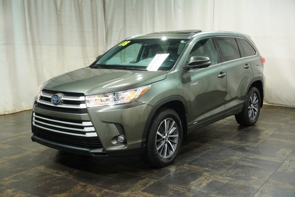 Used 2018 Toyota Highlander XLE AWD/4WD image 2