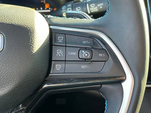 Used 2023 Jeep Grand Cherokee Trailhawk w/ Luxury Tech Group III AWD/4WD image 24