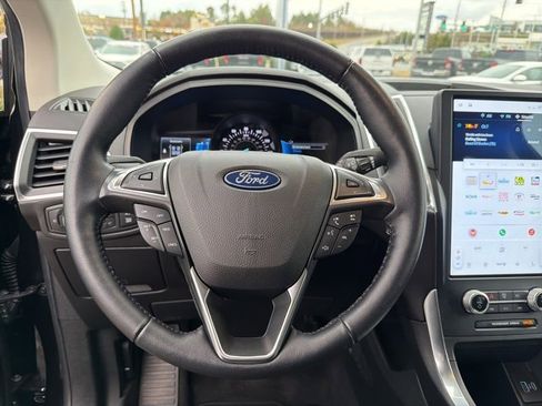 Used 2022 Ford Edge Titanium image 17