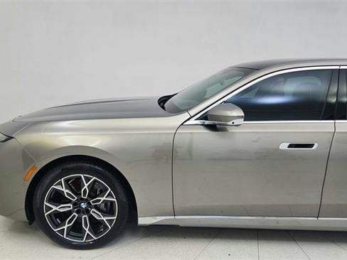 Used 2025 BMW i7 eDrive50 image 4