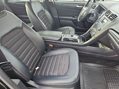Used 2018 Ford Fusion SE image 12