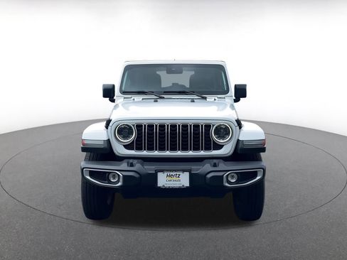 Used 2025 Jeep Wrangler Sahara image 4