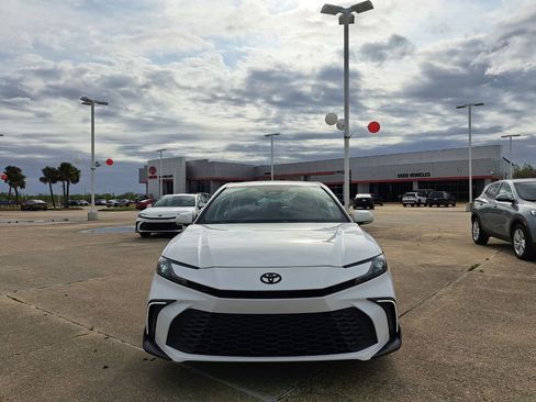 Used 2025 Toyota Camry SE w/ Multimedia Upgrade Package image 2