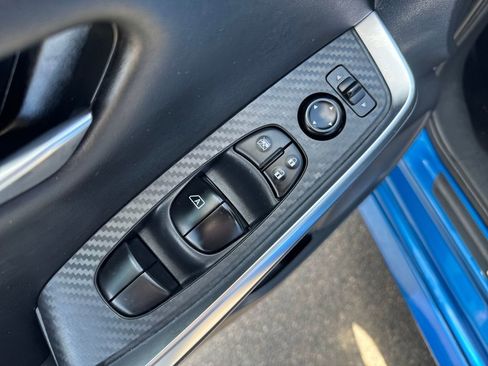 Used 2025 Nissan Sentra SR FWD image 17