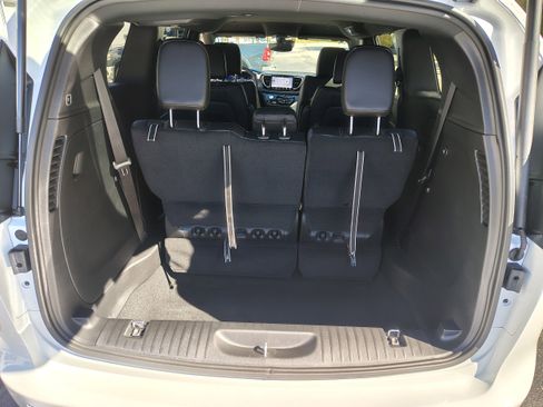 New 2026 Chrysler Pacifica Select image 11