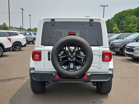 Used 2021 Jeep Wrangler Unlimited Sahara w/ Cold Weather Group AWD/4WD image 5
