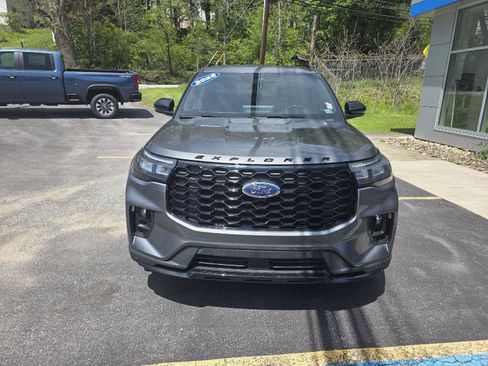 Used 2025 Ford Explorer ST-Line w/ ST-Line Street Pack AWD/4WD image 2