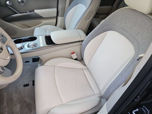 Certified 2025 Genesis GV60 RWD image 15