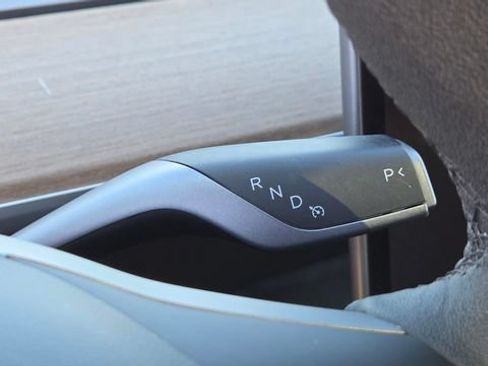 Used 2024 Tesla Model Y 2WD image 20
