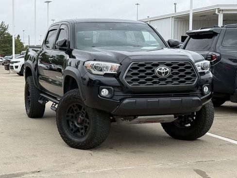 Used 2020 Toyota Tacoma TRD Off-Road AWD/4WD image 2