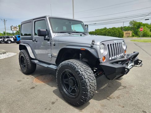 Used 2013 Jeep Wrangler Sahara w/ Connectivity Group AWD/4WD image 21