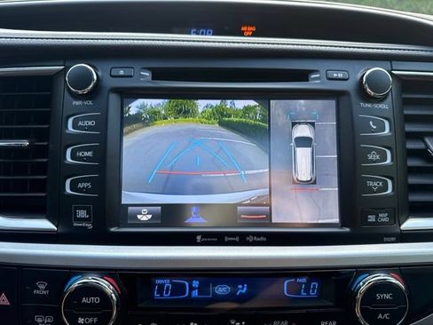 Used 2019 Toyota Highlander Limited Platinum AWD/4WD image 22