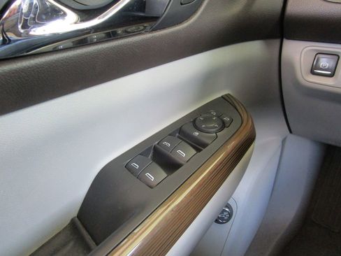 Used 2021 GMC Acadia SLE w/ Driver Convenience Package image 38