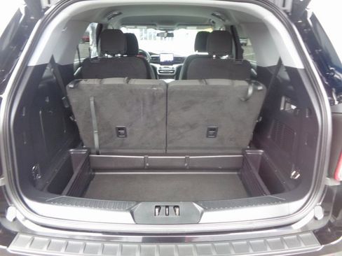 Used 2022 Ford Explorer XLT image 22