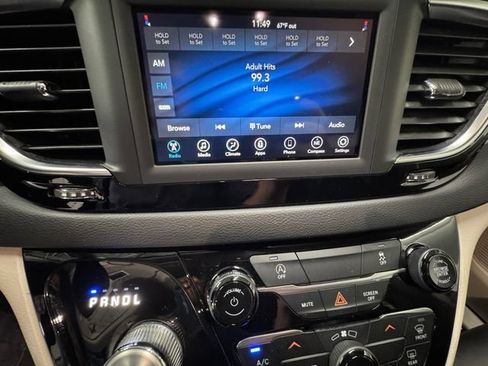 Used 2021 Chrysler Voyager Lxi FWD image 5
