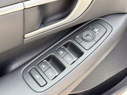 Used 2025 Hyundai Sonata SEL FWD image 19