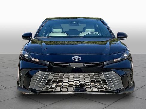 Used 2025 Toyota Camry SE FWD image 4