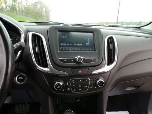 Used 2018 Chevrolet Equinox LT FWD image 23