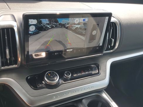 Certified 2025 Ford Expedition Max Platinum image 27