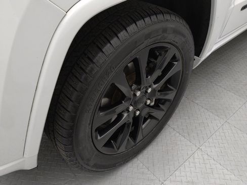 Used 2021 Jeep Grand Cherokee Laredo X image 31