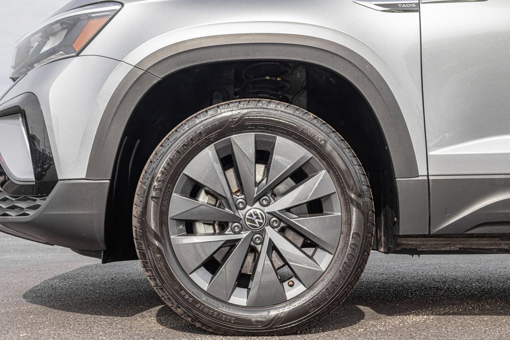 Certified 2024 Volkswagen Taos S FWD image 35