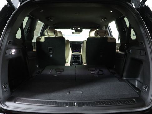 New 2025 Jeep Grand Cherokee L Limited w/ Black Appearance Package image 9