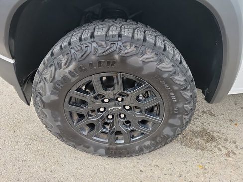 Used 2023 Chevrolet Colorado Trail Boss w/ Technology Package image 9