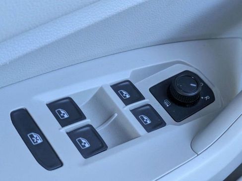 Certified 2020 Volkswagen Jetta S FWD image 22