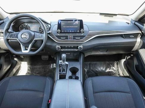 Used 2025 Nissan Altima 2.5 SV FWD image 13
